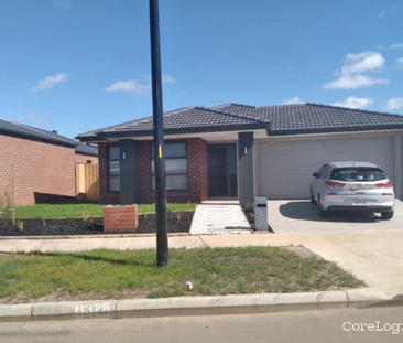 Close proximity to parklands, schools and shopping! - Photo 1
