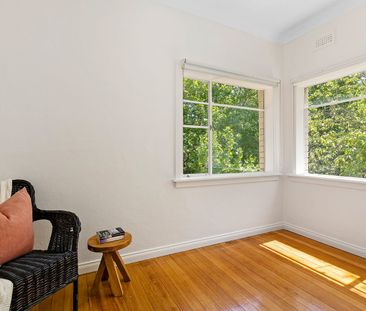 Timeless Grace in Botanic Gardens Precinct! - Photo 2