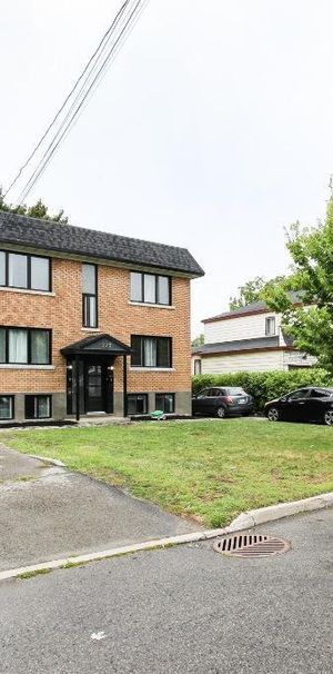 Logement 4 1/2 spacieux et rénové à Vaudreuil-Dorion avec stationnement - Photo 1
