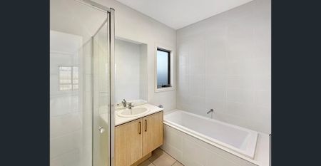 🏡 4-Bedroom House in Eynesbury - Photo 2