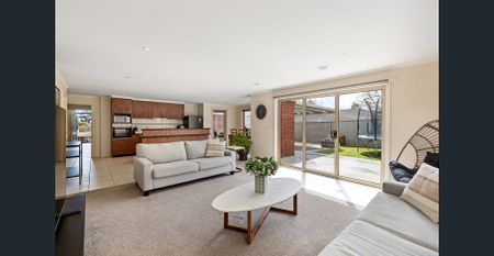 Beautifully Presented Home in Popular Ballarat North - Photo 5