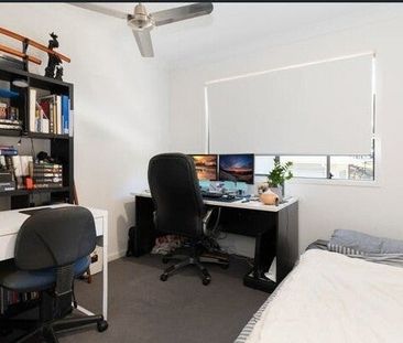 Holmview - Photo 1