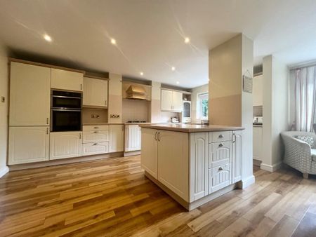 6 bedroom detached house to rent - Photo 4