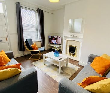 Fantastic 5 double Bedroom student house - Photo 2