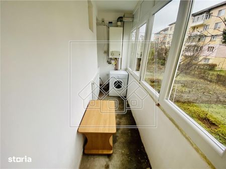 Ap. renovat, cu 2 camere si balcon, Zona Cedonia - Photo 4