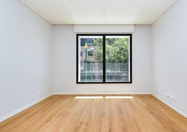 2 Bedroom Apartment with a view, Largo do Rato, Lisboa