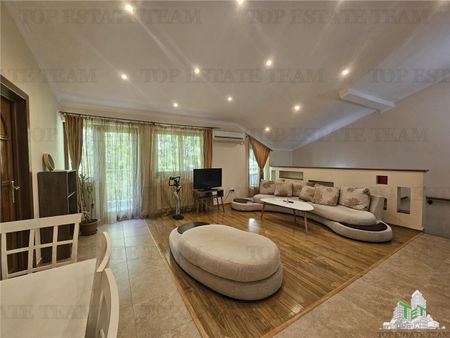 Apartament deosebit, 4 camere, in vila cu intrare separata o oaza de liniste in inima Constantei - Photo 2