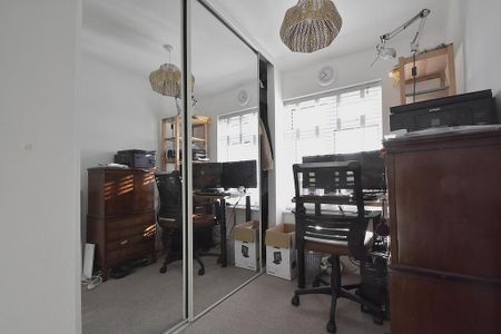 3 bedroom end of terrace house to rent - Photo 4