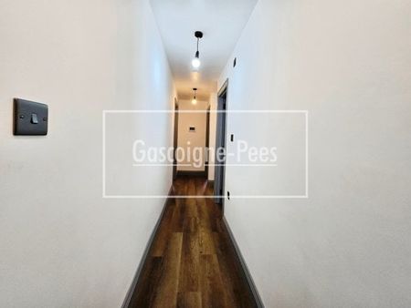 Central Road, Worcester Park - Photo 2