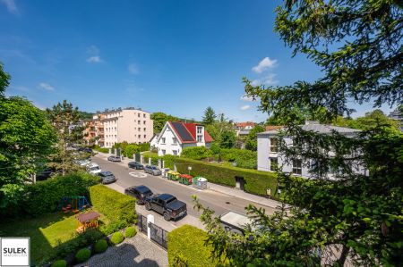 Wohnen in einer Hietzinger Villa: charmante 4-Zimmer-Wohnung mit separater Küche in bester Hietzinger Lage - Photo 2