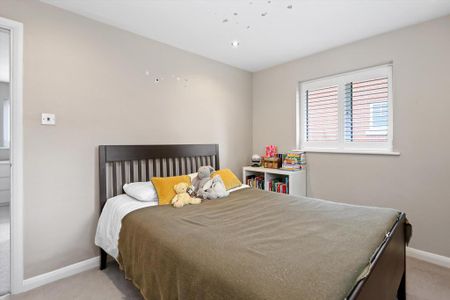 4 bedroom detached house to rent - Photo 3