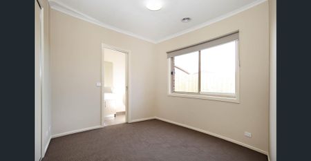 Pacific Werribee at streets end - Photo 5