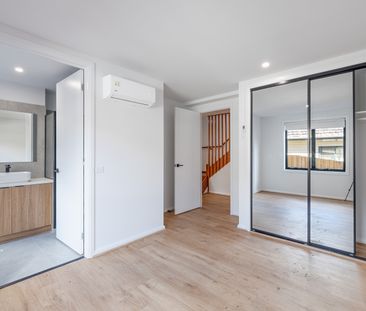 8A & 8B Chandler Grove, Burwood VIC 3125 - Townhouse For Rent | Domain - Photo 6