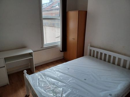 Room in a Shared House, Ham Park Rd, E15 - Photo 3
