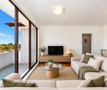 Spacious 2 Bedroom Apartment with Lock Up Garage - Photo 1