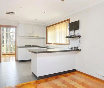 SPACIOUS FAMILY HOME - Photo 5