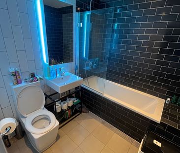 Studio Flat, Laker House, E16 - Photo 1