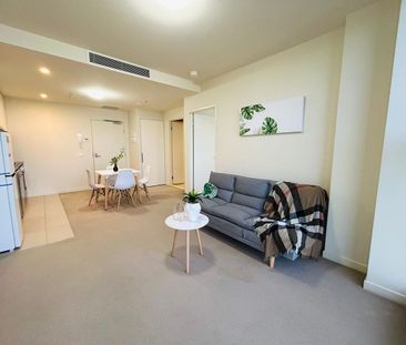 Fully furnished 2 bed 1 bath @ Collins Tower - Photo 3