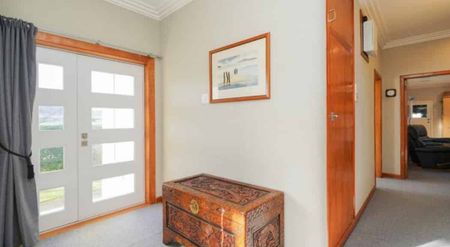 Family living in Waikiwi - Photo 5