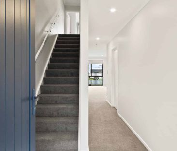 3 Bedroom 3 Bathroom in sought after Hamilton East - Pets allowed. - Photo 2