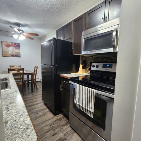 208, 3811 54 Avenue, Red Deer. AB - Photo 3