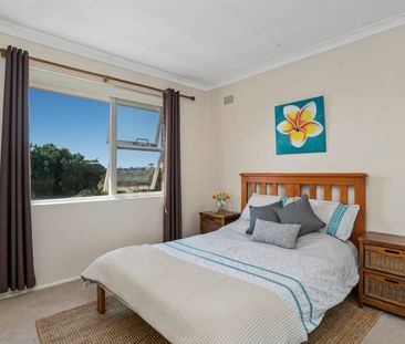 One Bedroom Delight in quiet street - Photo 3