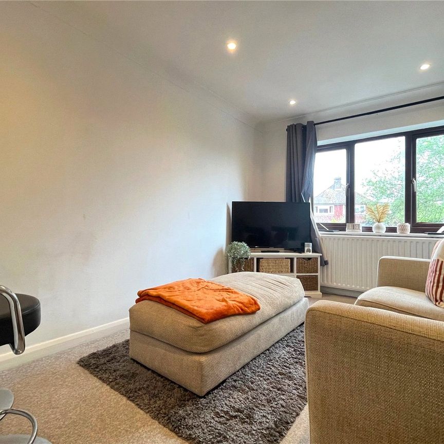 Moore Close, Tongham, Farnham, Surrey, GU10 - Photo 1