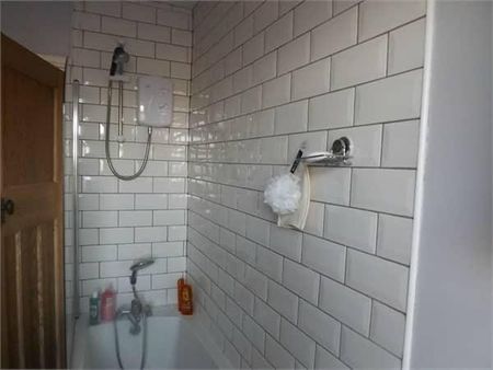 2 bedroom terraced house to rent - Photo 4