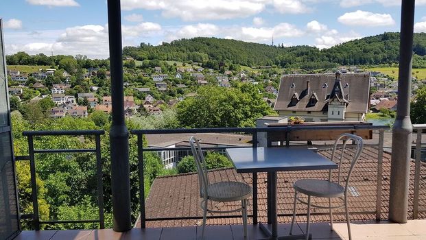 Gemütliche Wohnung mit toller Aussicht in Neuhausen - Photo 1