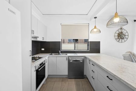 Modern Comfort Meets Northern Beaches Convenience - Photo 4