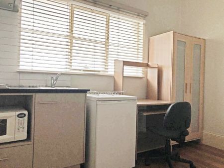 Fully Furnished studio with all you need!! - Photo 3