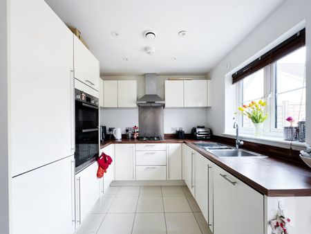 Room in a Shared House, James Counsell Way, BS34 - Photo 5