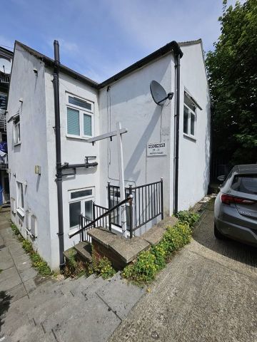 2 Bed Flat, Napier Road, LU1 - Photo 4
