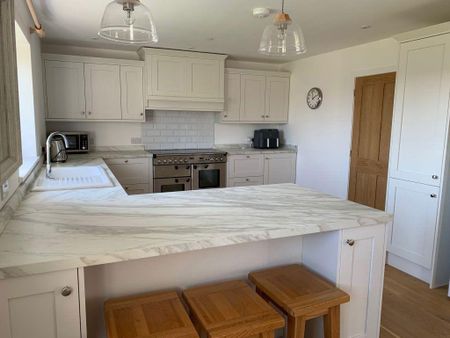 3 bedroom detached house to rent - Photo 2