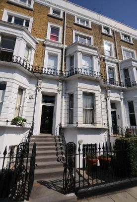 St. James's Gardens, London, W11 4RF - Photo 1