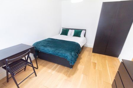 4 bedroom terraced house to rent - Photo 3