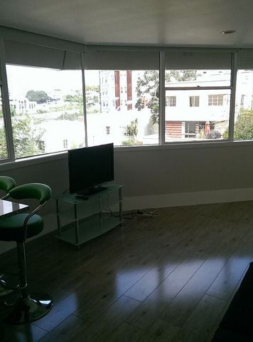 Tidy, well maintained apartment with a parking - Photo 5