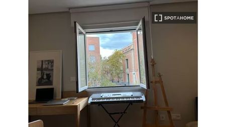 1 room luxury Flat for rent in Madrid, Spain - Photo 4