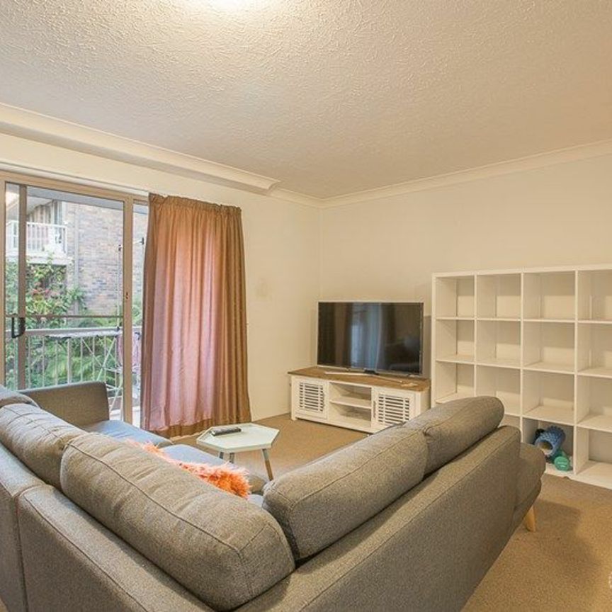 Convenient Coastal Living - Surfers Paradise - Photo 1