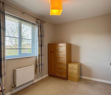 2 bedroom coach house to rent - Photo 2