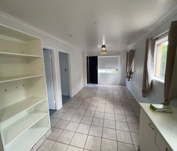 Spacious 4-Bedroom Beach Home in Prime Position - Photo 1