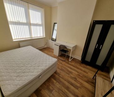 4 bedroom terraced house to rent - Photo 5