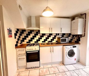 4 bedroom terraced house to rent - Photo 5