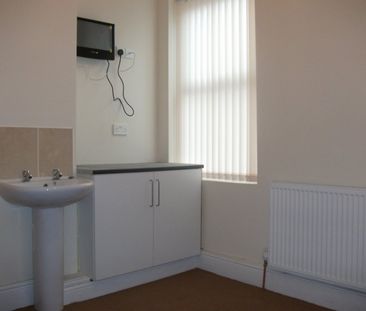 1 bed House Share - To Let - Photo 2