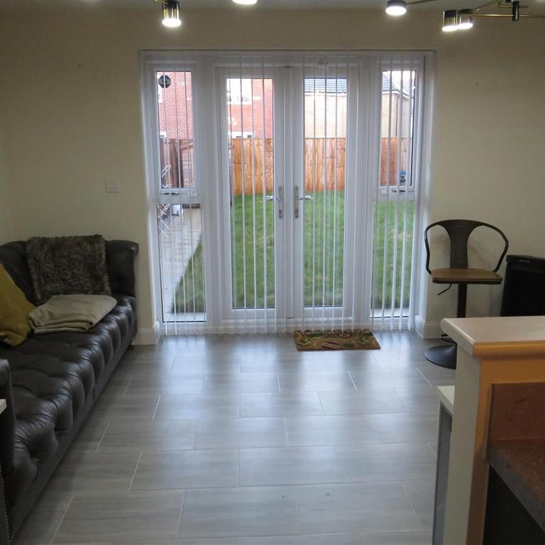 1 bedroom in a house share to rent - Photo 1