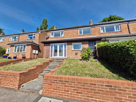 3 bedroom semi-detached to let - Photo 2