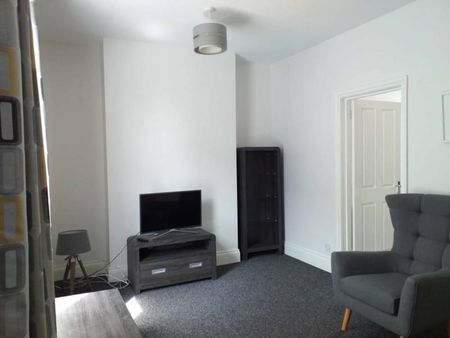 Furnished 1 Bedroom Duplex Apartment - Photo 2