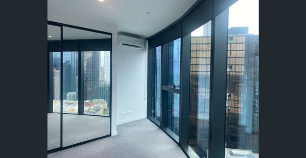 Immaculate Unfurnished apartment in the heart of city - Photo 1