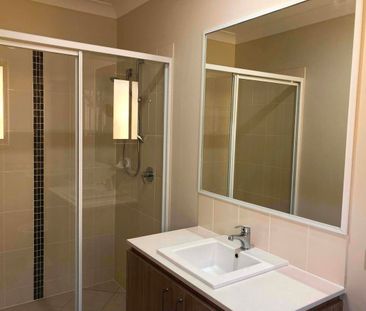 Beautiful Family Home In Highlands Estate! - Photo 3