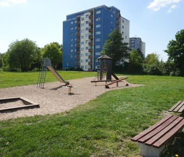 Gut geschnittene 3-Zi.-Whg. für die kleine Familie mit tollem Ausblick! - Photo 1